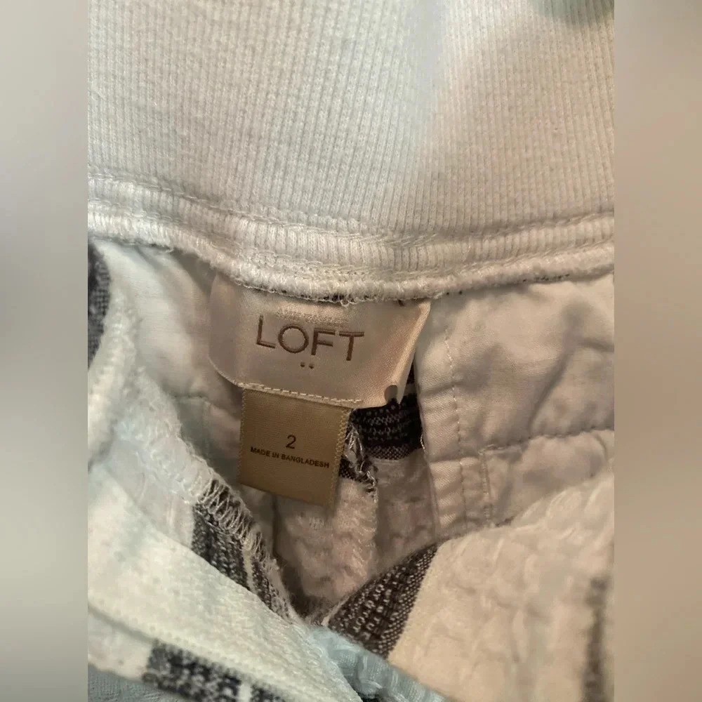 Ann Taylor Loft shorts size 4 - Picture 7 of 9